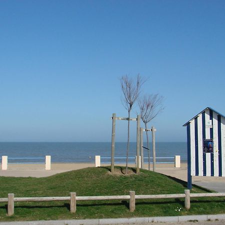 Chez-Marion Hotel Merville-Franceville-Plage Exterior photo