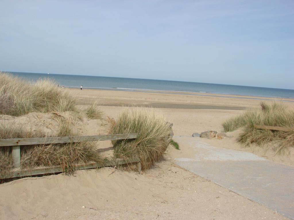 Chez-Marion Hotel Merville-Franceville-Plage Room photo