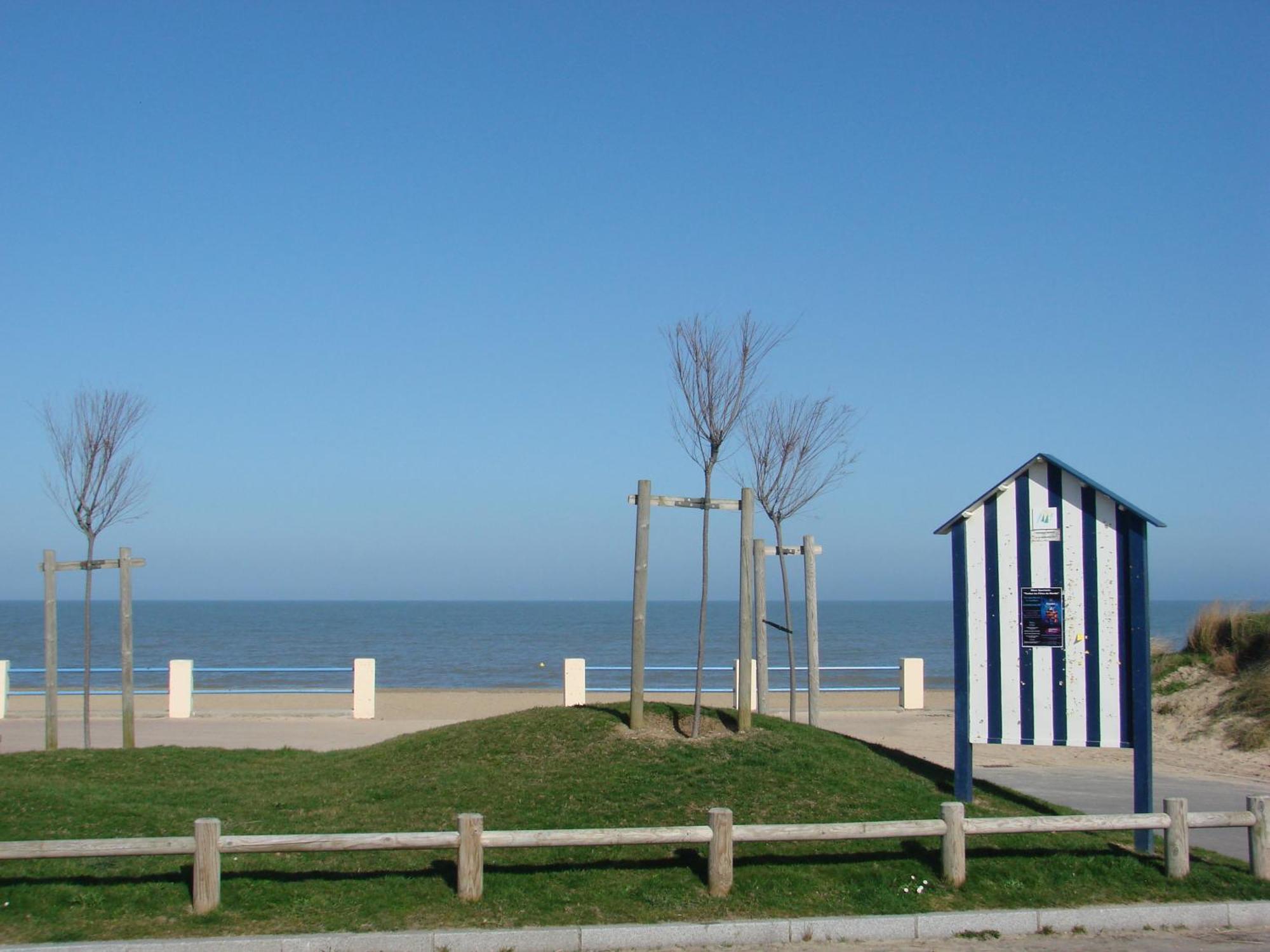 Chez-Marion Hotel Merville-Franceville-Plage Exterior photo