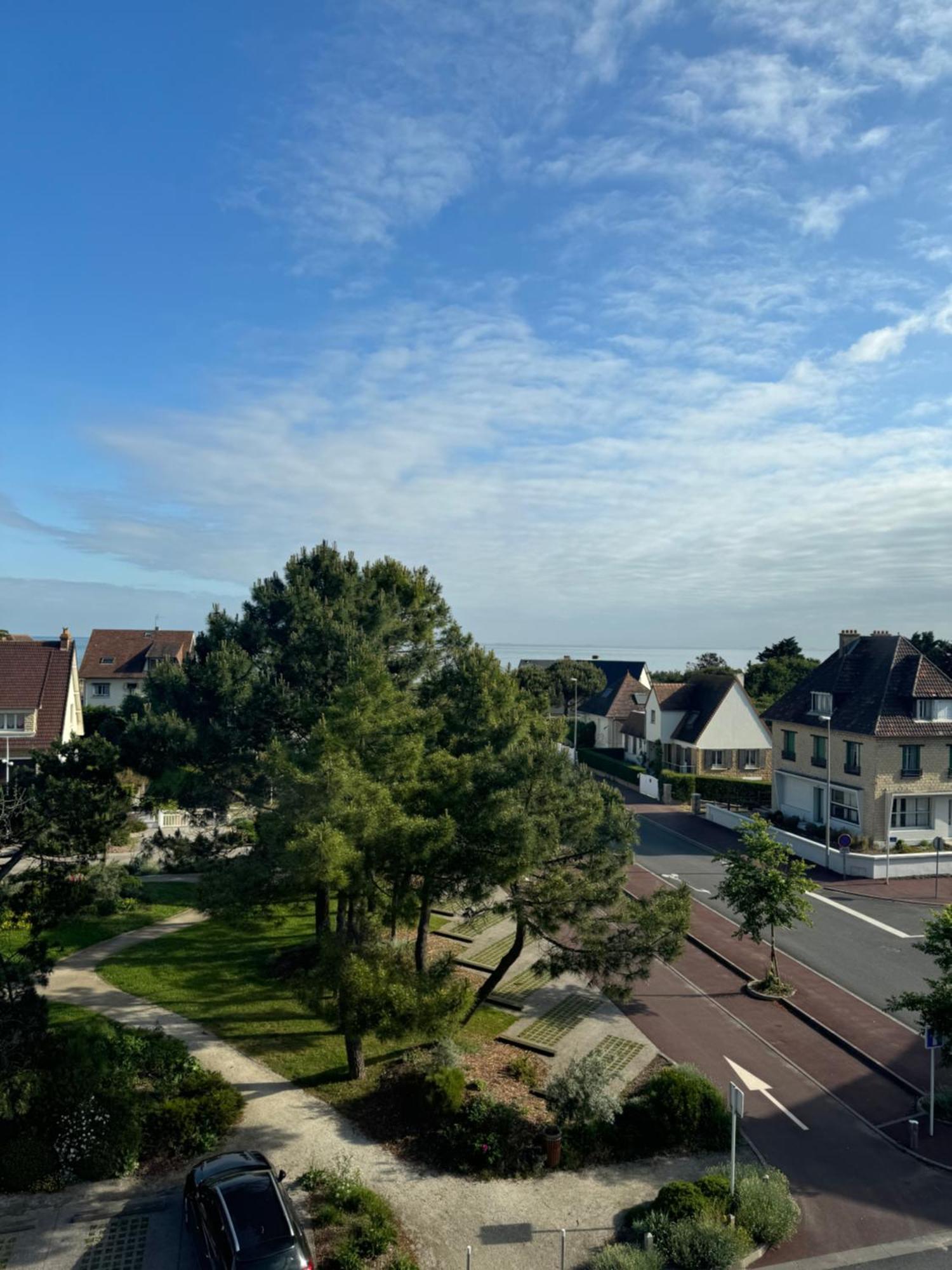 Chez-Marion Hotel Merville-Franceville-Plage Exterior photo