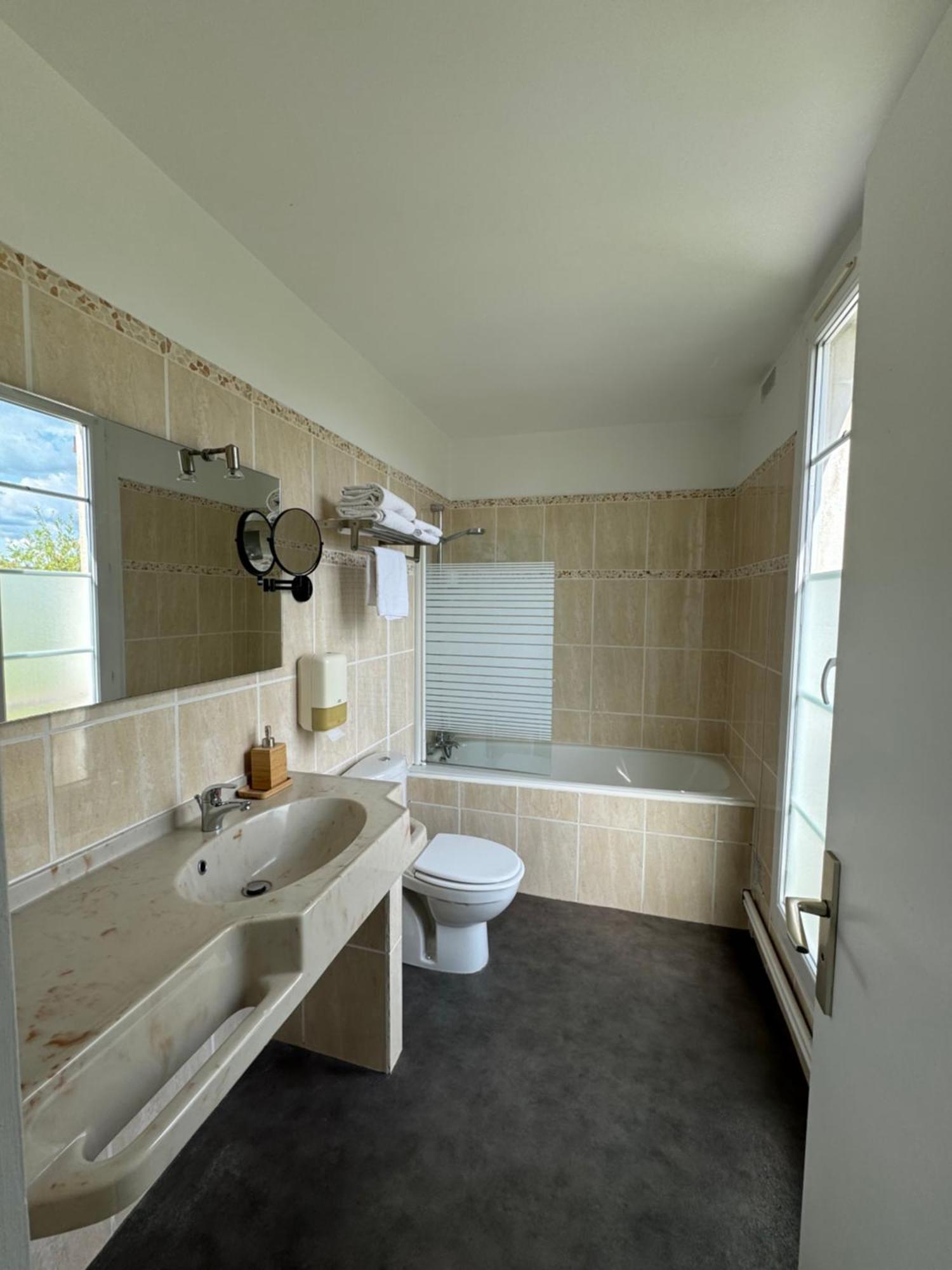 Chez-Marion Hotel Merville-Franceville-Plage Room photo