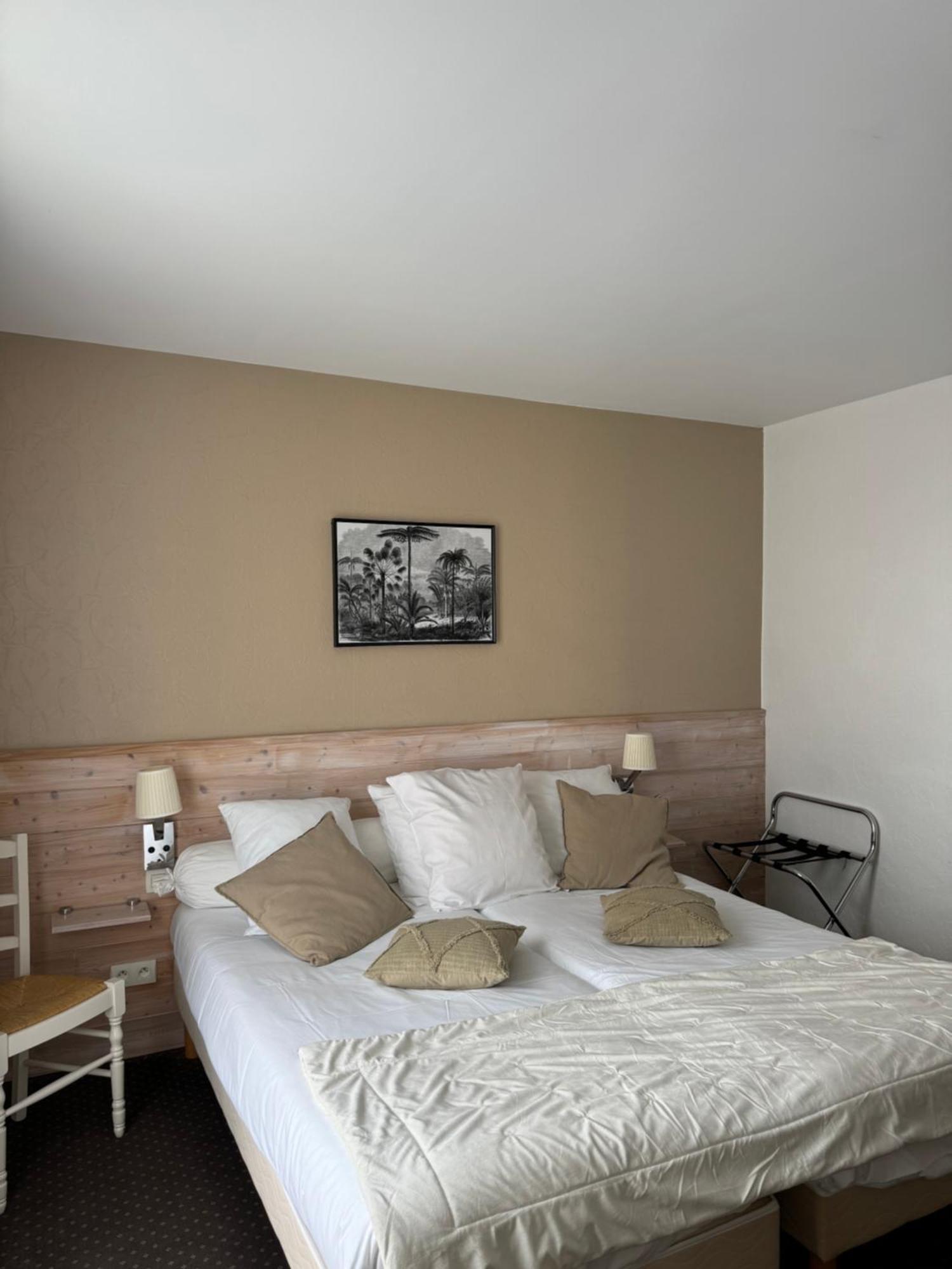 Chez-Marion Hotel Merville-Franceville-Plage Exterior photo