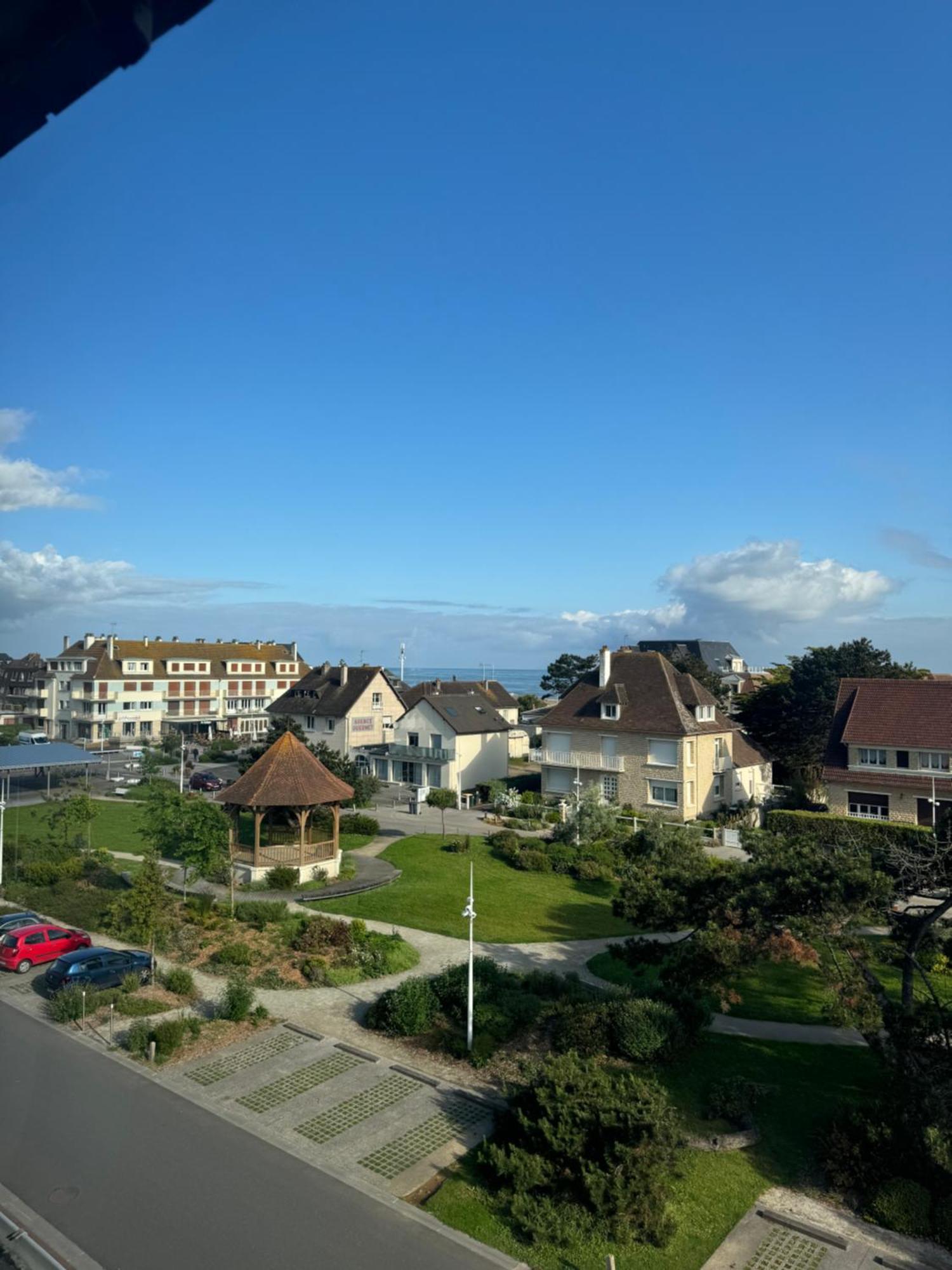 Chez-Marion Hotel Merville-Franceville-Plage Exterior photo